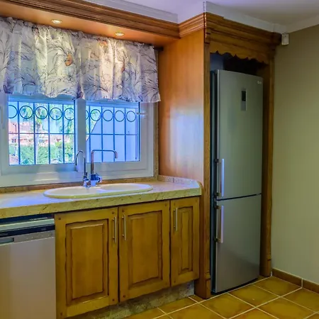 Дом отдыха Cozy In With Private Pool And Close To Puerto Banus *